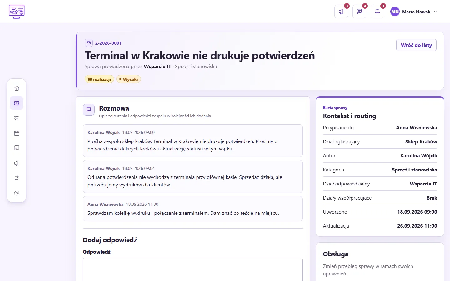 Zgłoszenie w IKTEL Flow: rozmowa z wpisami zespołu i karta sprawy z osobą przypisaną, działem zgłaszającym, kategorią i działem odpowiedzialnym.